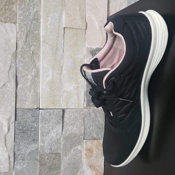 ECCO Exceed Low Women's Fashion Sneaker - Picture 8 of 10